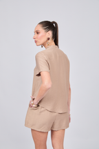 BLUSA DE CUELLO NERU CON BOTONES ORIENTALES TOPO - ENIGMA