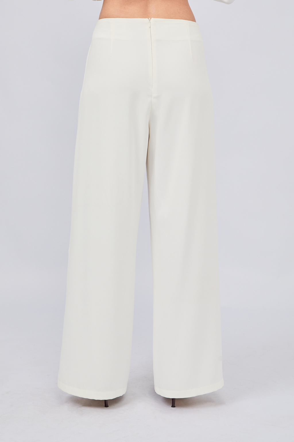 PANTALÓN SASTRERO CON PINZAS Y TIRANTES REGULABLE PERLA - GAMBITO