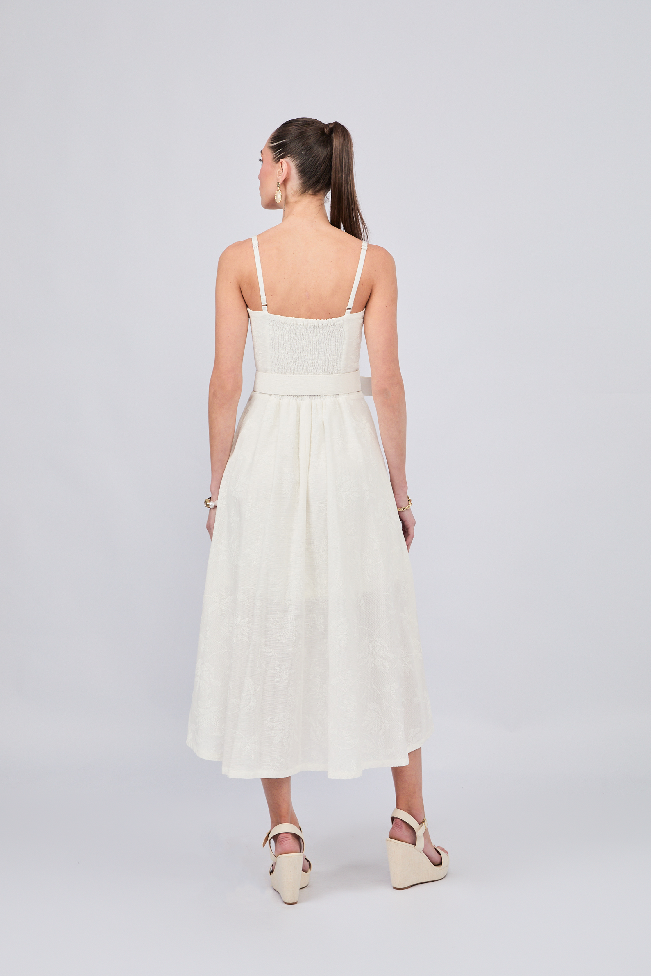 VESTIDO CON CORREA Y TIRAS REMOVIBLES CON BOLSILLOS LABRADO BLANCO - CAISSA