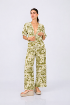 CAPA MANGA CORTA CON DETALLES BORDADOS PRINT VERDE - LINA