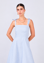 VESTIDO MIDI DE TIRAS DE POPELINA RAYAS CELESTE– CORI
