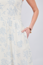 VESTIDO CON CORREA Y TIRAS REMOVIBLES CON BOLSILLOS LABRADO CELESTE - CAISSA