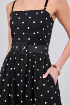 VESTIDO CON CORREA Y TIRAS REMOVIBLES CON BOLSILLOS NEGRO PUNTOS PERLA  - CAISSA