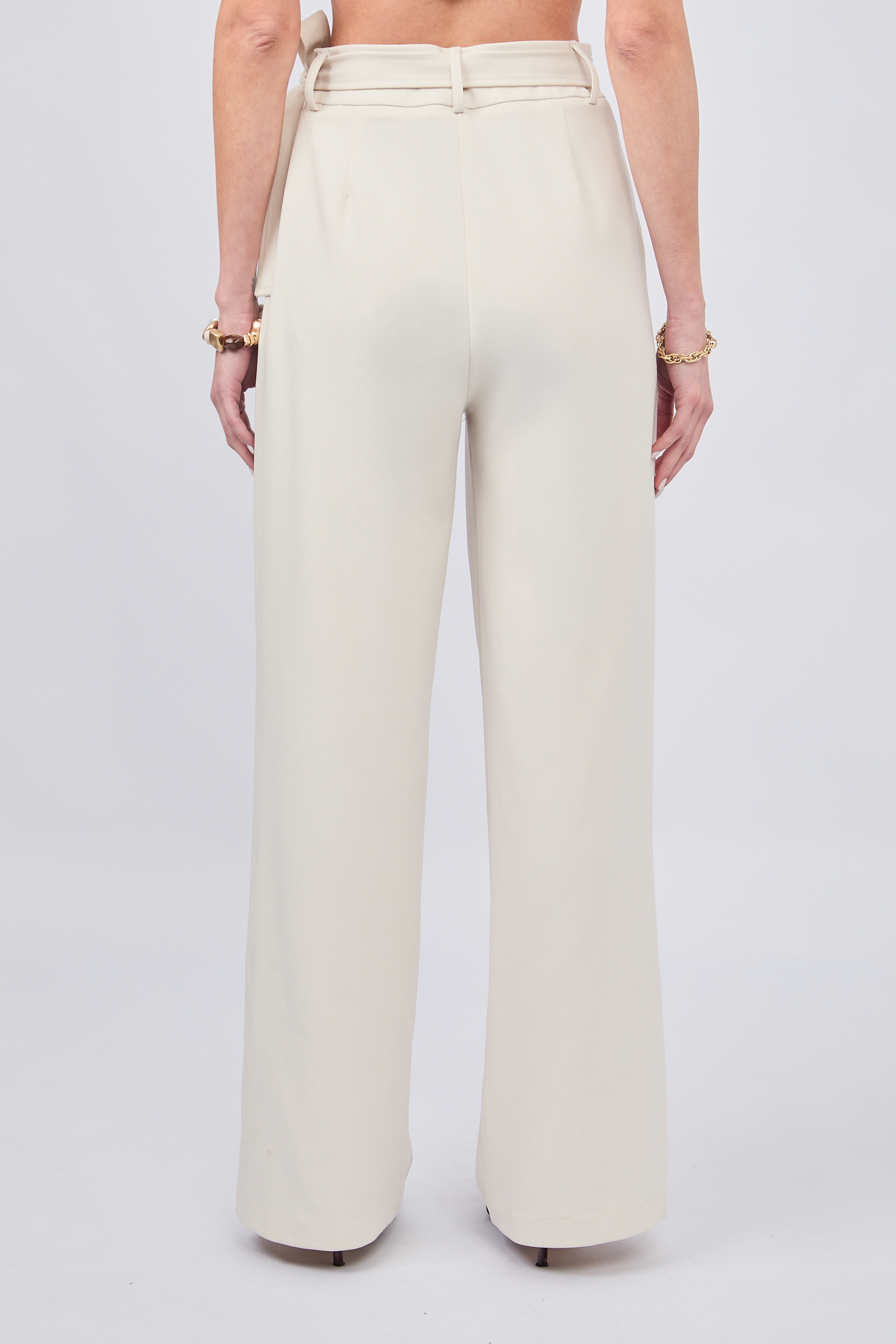 PANTALON SASTRERO DE PRETINA CRUZADA CON TIRANTES HUESO - ALFIL