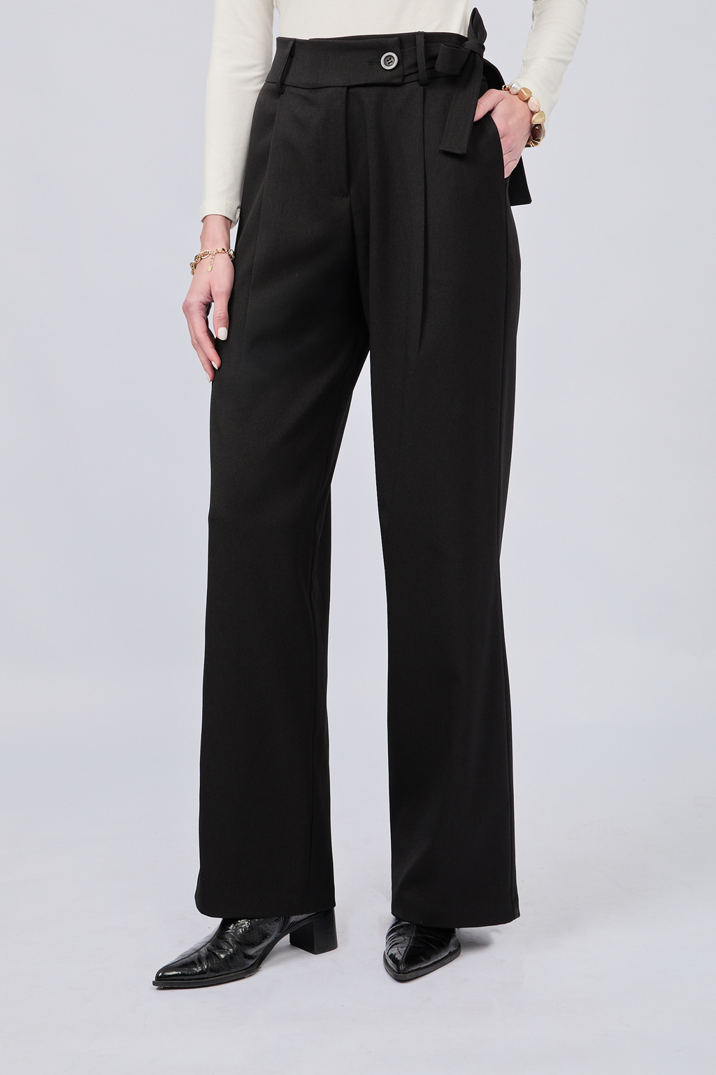 PANTALON SASTRERO DE PRETINA CRUZADA CON TIRANTES NEGRO - ALFIL