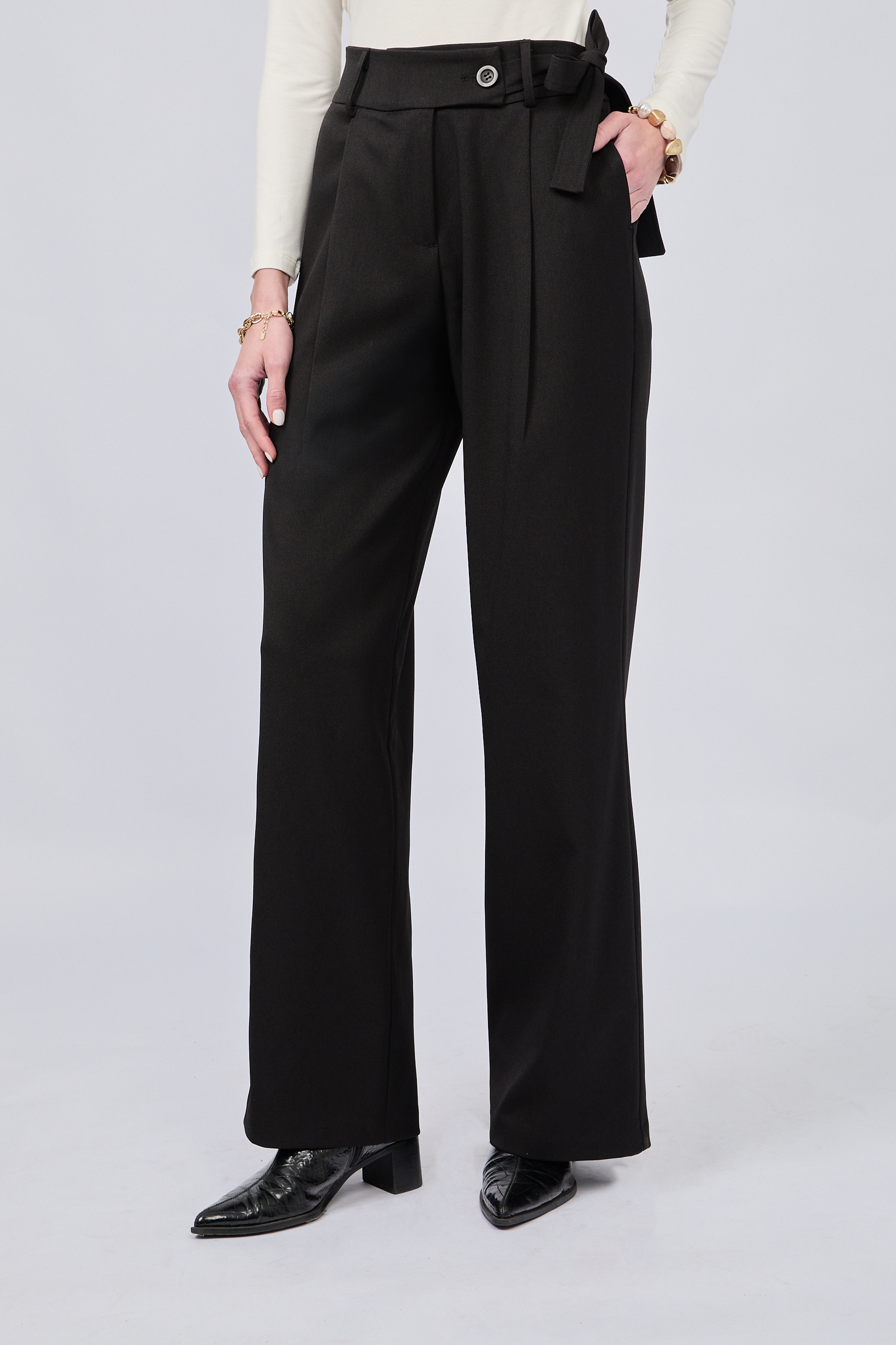 PANTALON SASTRERO DE PRETINA CRUZADA CON TIRANTES NEGRO - ALFIL