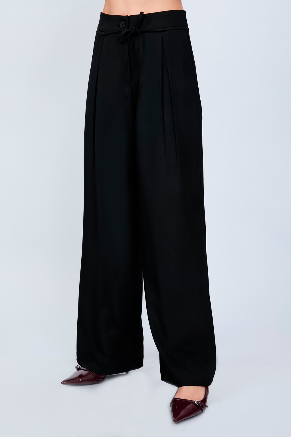 PANTALÓN SASTRERO CON LAZO Y PLIEGUES DELANTEROS NEGRO- MELISSA