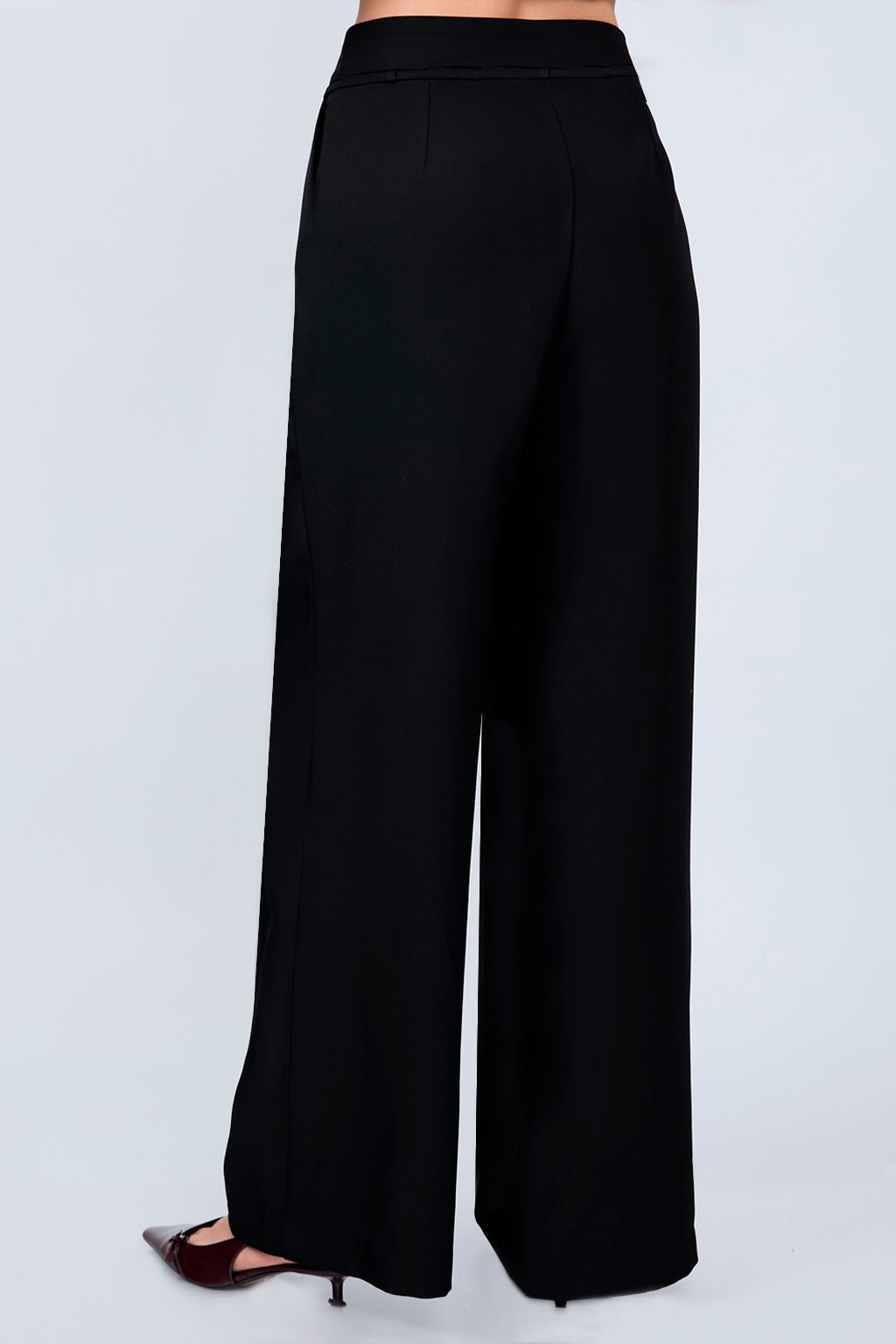 PANTALÓN SASTRERO CON LAZO Y PLIEGUES DELANTEROS NEGRO- MELISSA
