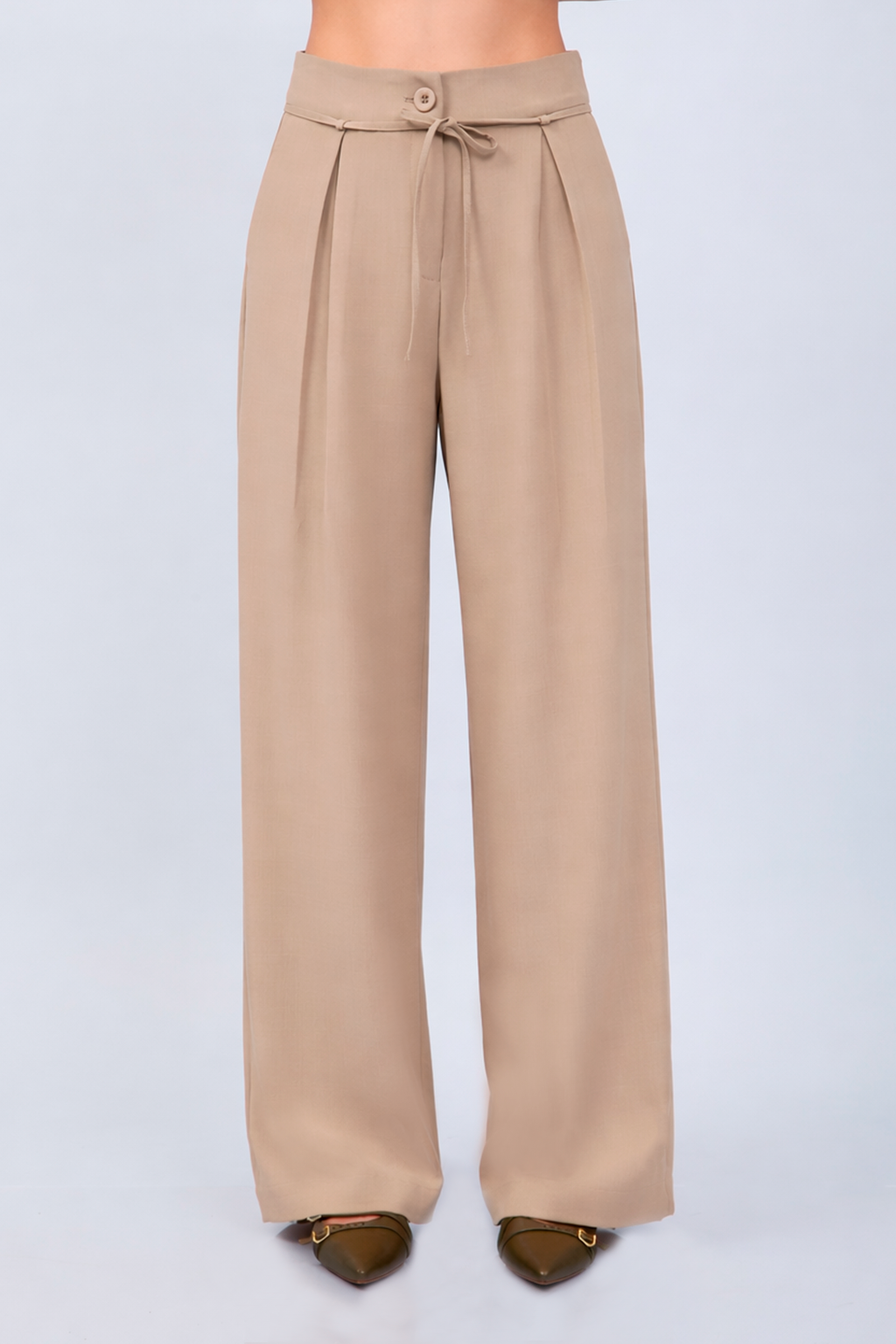 PANTALÓN SASTRERO CON LAZO Y PLIEGUES DELANTEROS CAMEL- MELISSA  [PRE-VENTA]
