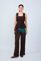 PANTALÓN SASTRERO CON LAZO Y PLIEGUES DELANTEROS MARRÓN- MELISSA