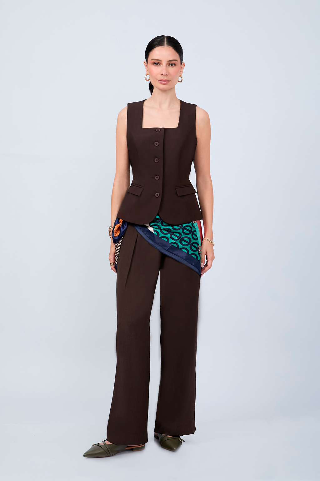 PANTALÓN SASTRERO CON LAZO Y PLIEGUES DELANTEROS MARRÓN- MELISSA