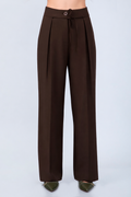 PANTALÓN SASTRERO CON LAZO Y PLIEGUES DELANTEROS MARRÓN- MELISSA