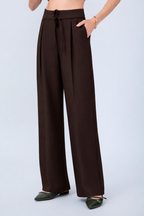 PANTALÓN SASTRERO CON LAZO Y PLIEGUES DELANTEROS MARRÓN- MELISSA