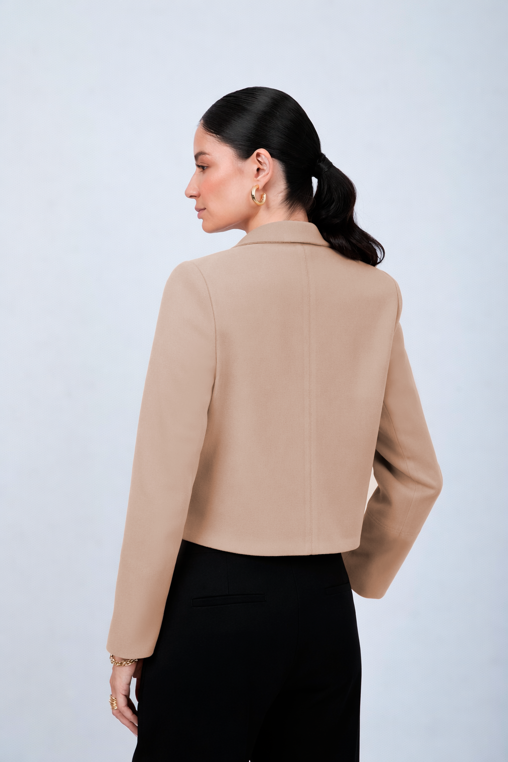 CASACA CORTA CON CUELLO CAMISERO BEIGE- AMALIA