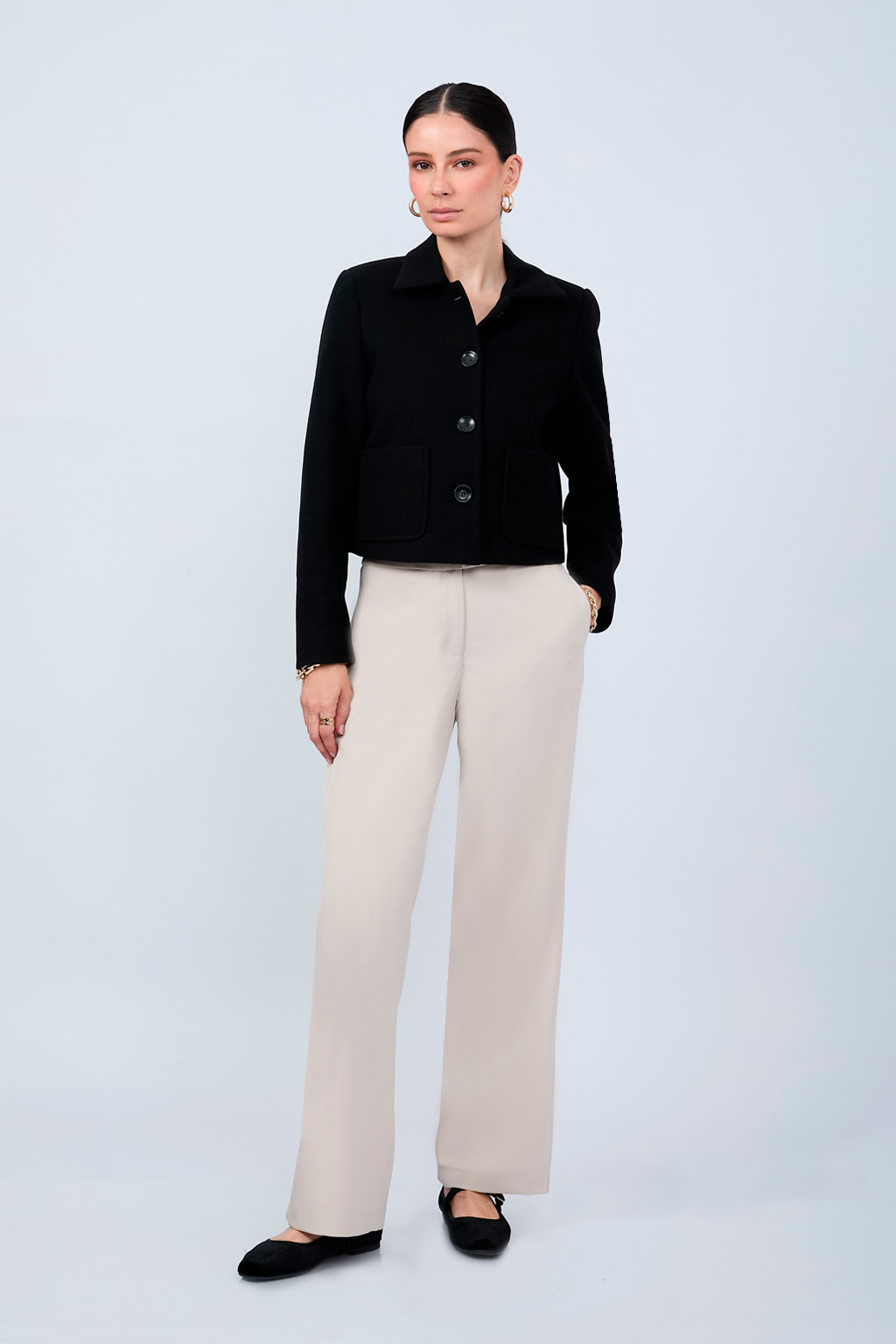 CASACA CORTA CON CUELLO CAMISERO NEGRO - AMALIA