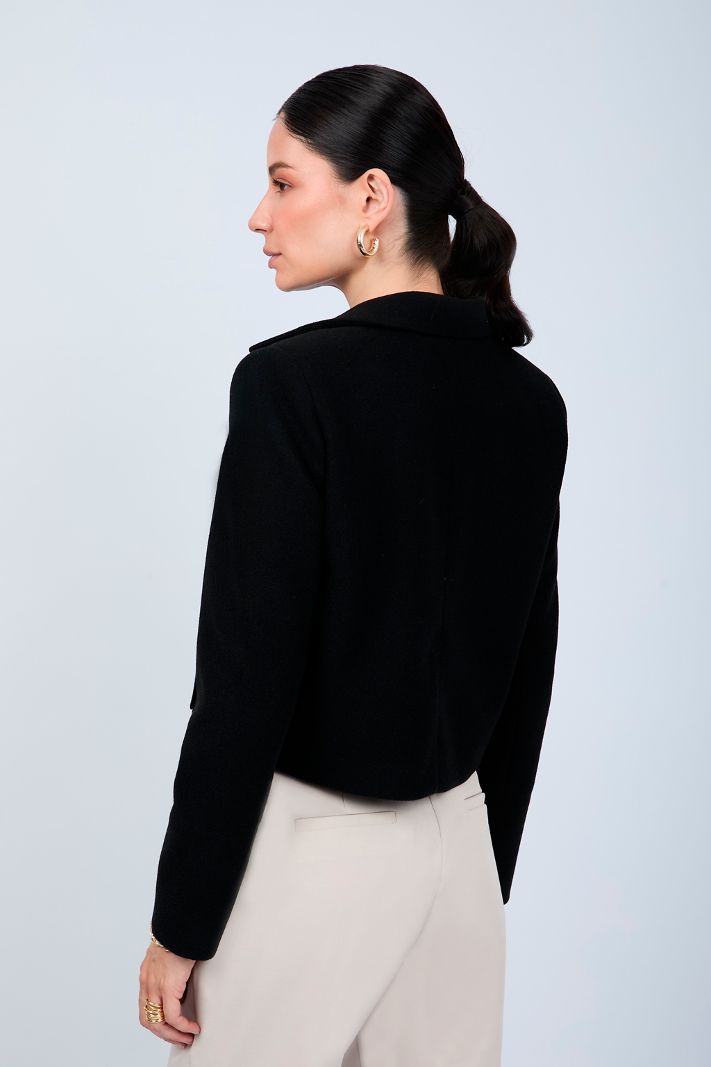 CASACA CORTA CON CUELLO CAMISERO NEGRO - AMALIA