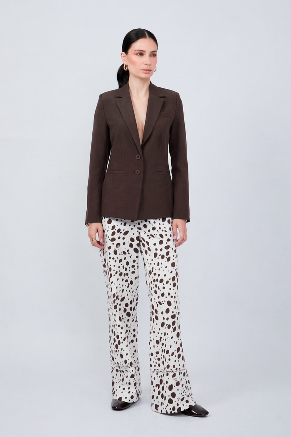 BLAZER CON BOLSILLOS FUNCIONALES MARRÓN - GALA