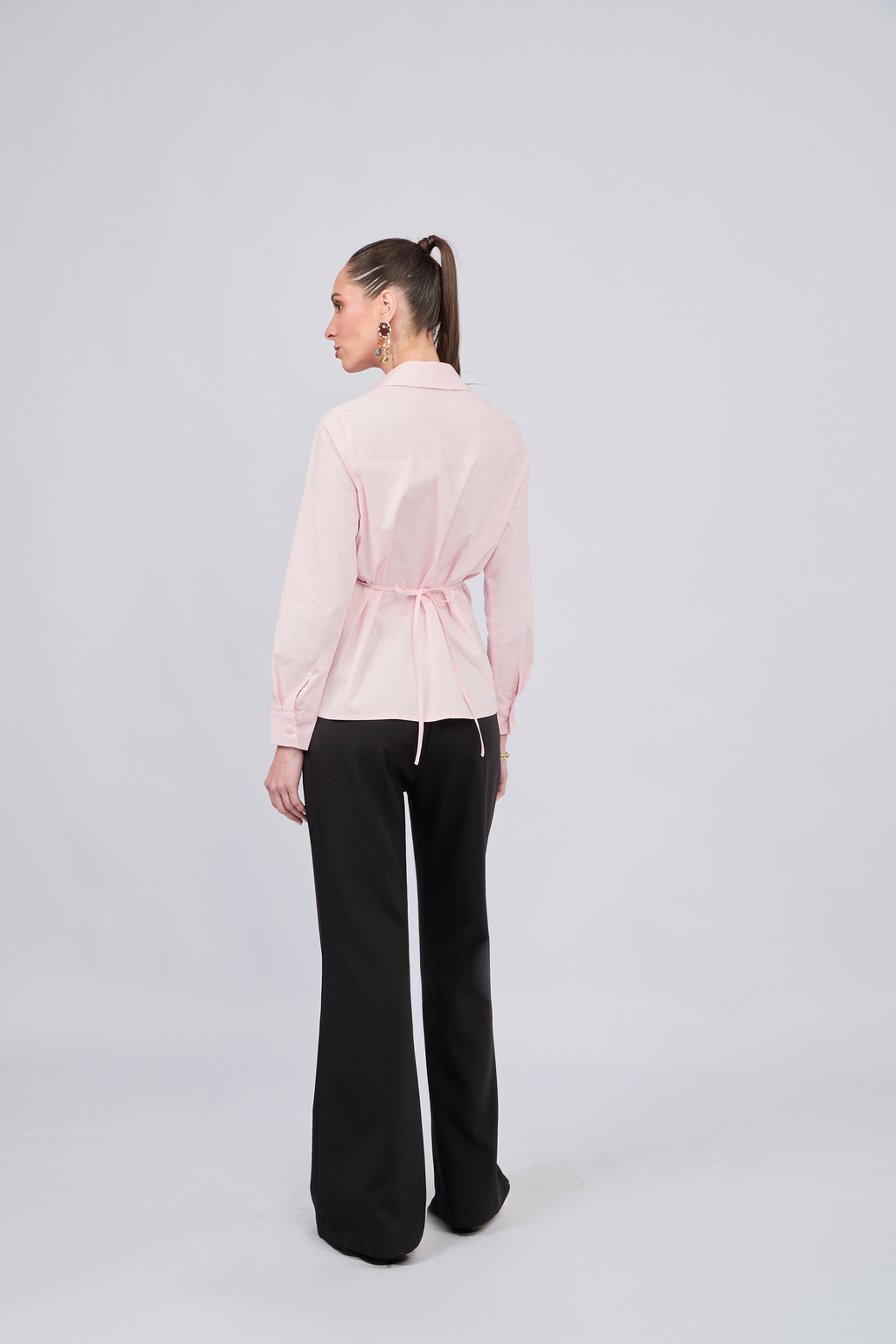 BLUSA CON CUELLO CAMISERO Y PINZAS DELANTERAS ROSA - ALFIL
