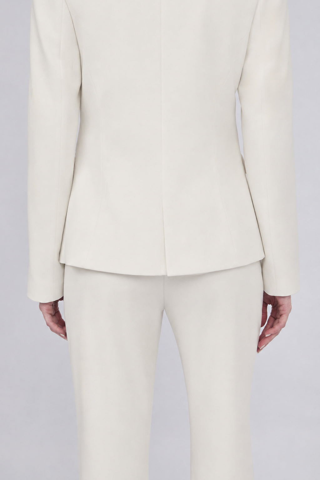 BLAZER SASTRERO ENTALLADO CON BOTON METALICO PERLA - KAJUN