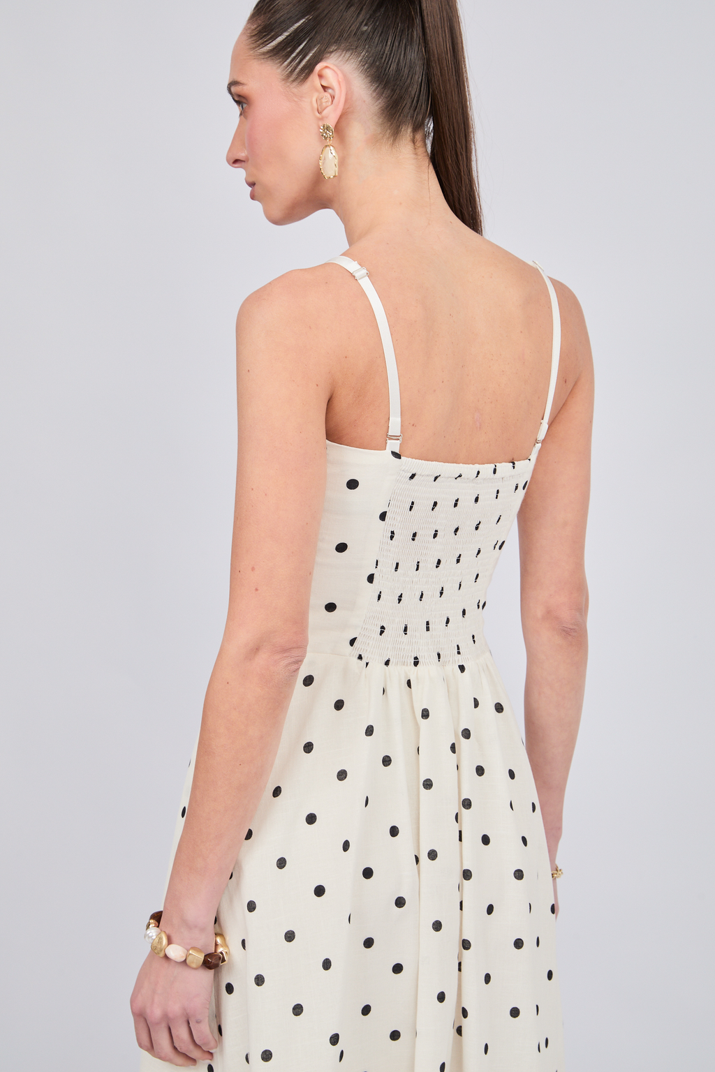 VESTIDO CON CORREA Y TIRAS REMOVIBLES CON BOLSILLOS EN PERLA PUNTOS NEGRO  - CAISSA