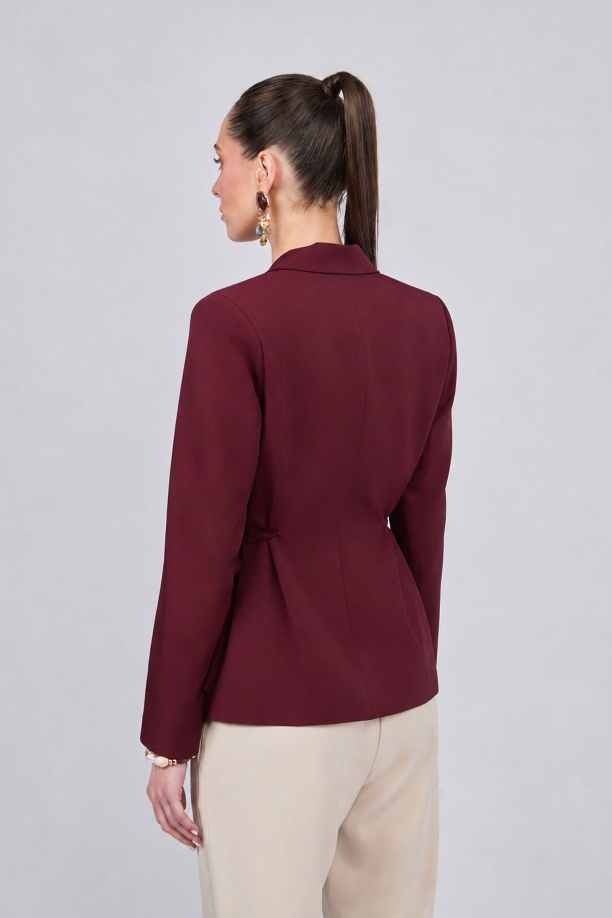 BLAZER CON SOLAPA Y LAZOS LATERALES BURGUNDY- SIENNA