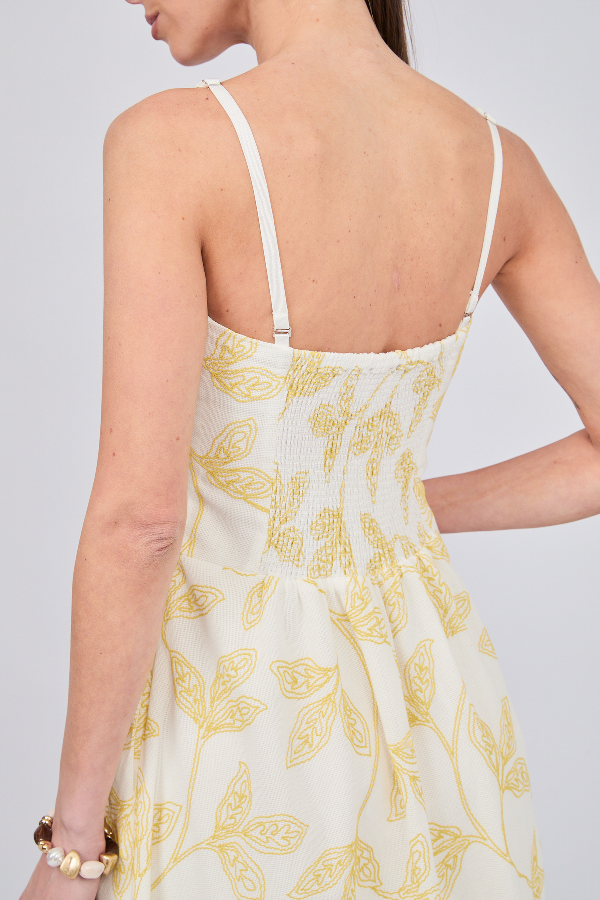 VESTIDO CON CORREA Y TIRAS REMOVIBLES CON BOLSILLOS LABRADO AMARILLO - CAISSA