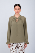 BLUSA DE GASA MANGA LARGA CON LAZO OLIVO - ARIEL
