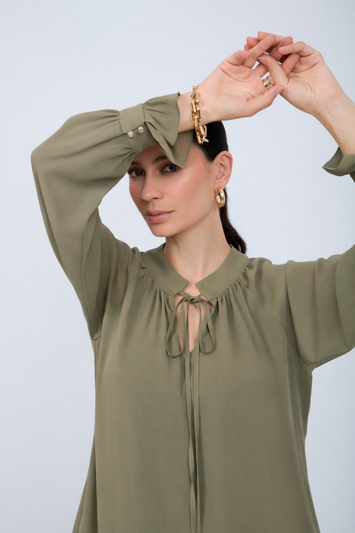 BLUSA DE GASA MANGA LARGA CON LAZO OLIVO - ARIEL