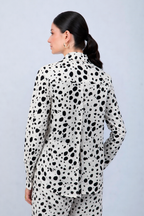 BLUSA CAMISERA ESTAMPADA CON ABERTURA EN ESPALDA VACA NEGRO- ALBINA