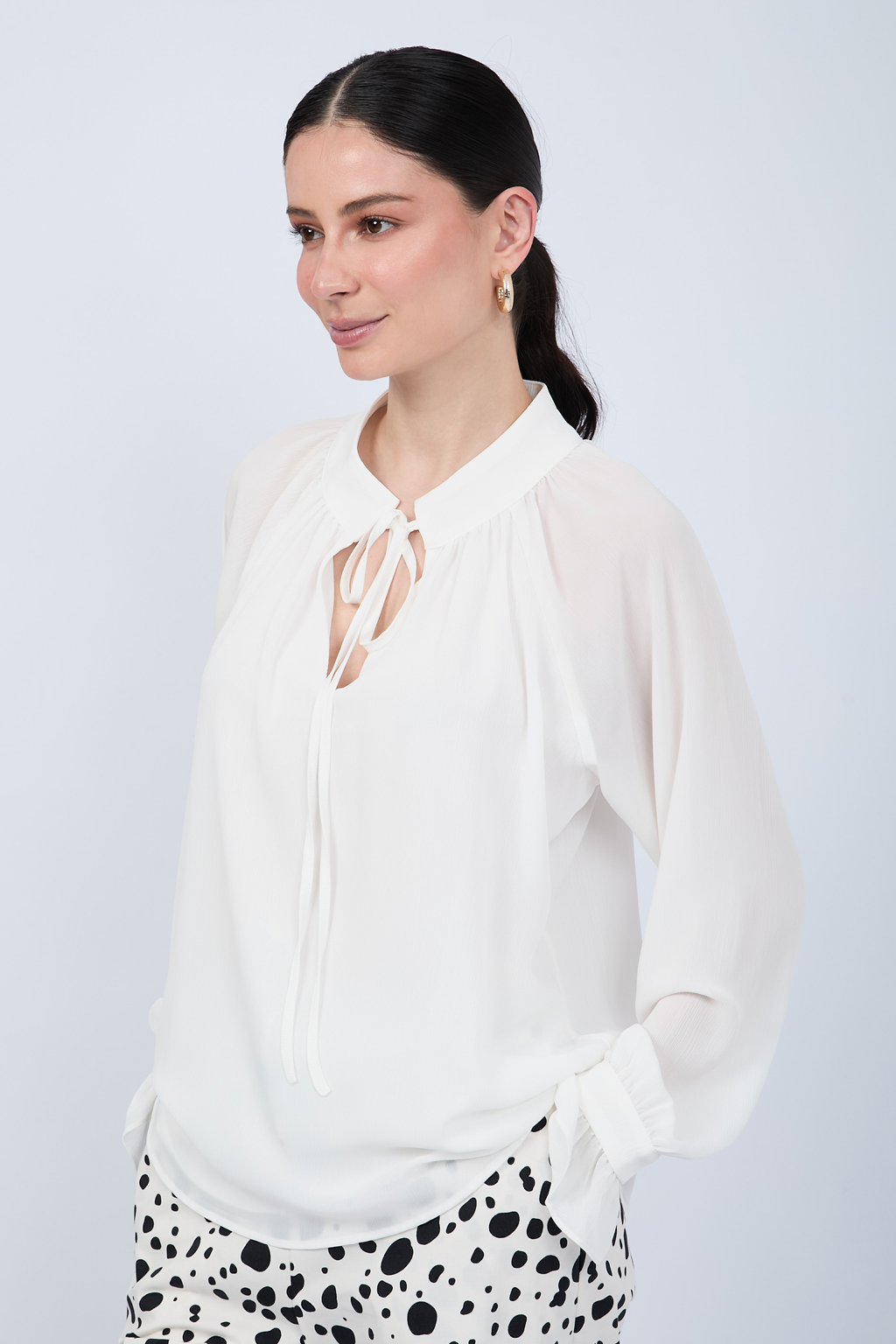 BLUSA DE GASA MANGA LARGA CON LAZO PERLA- ARIEL [PRE-VENTA]