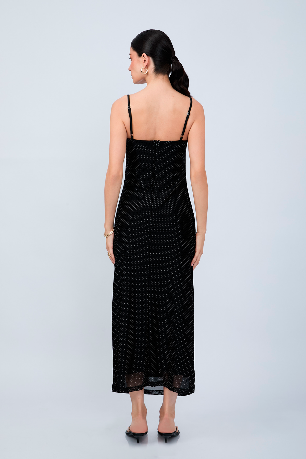 VESTIDO LARGO DE TIRAS CON DRAPEADO NEGRO PUNTOS PERLA - LEAH