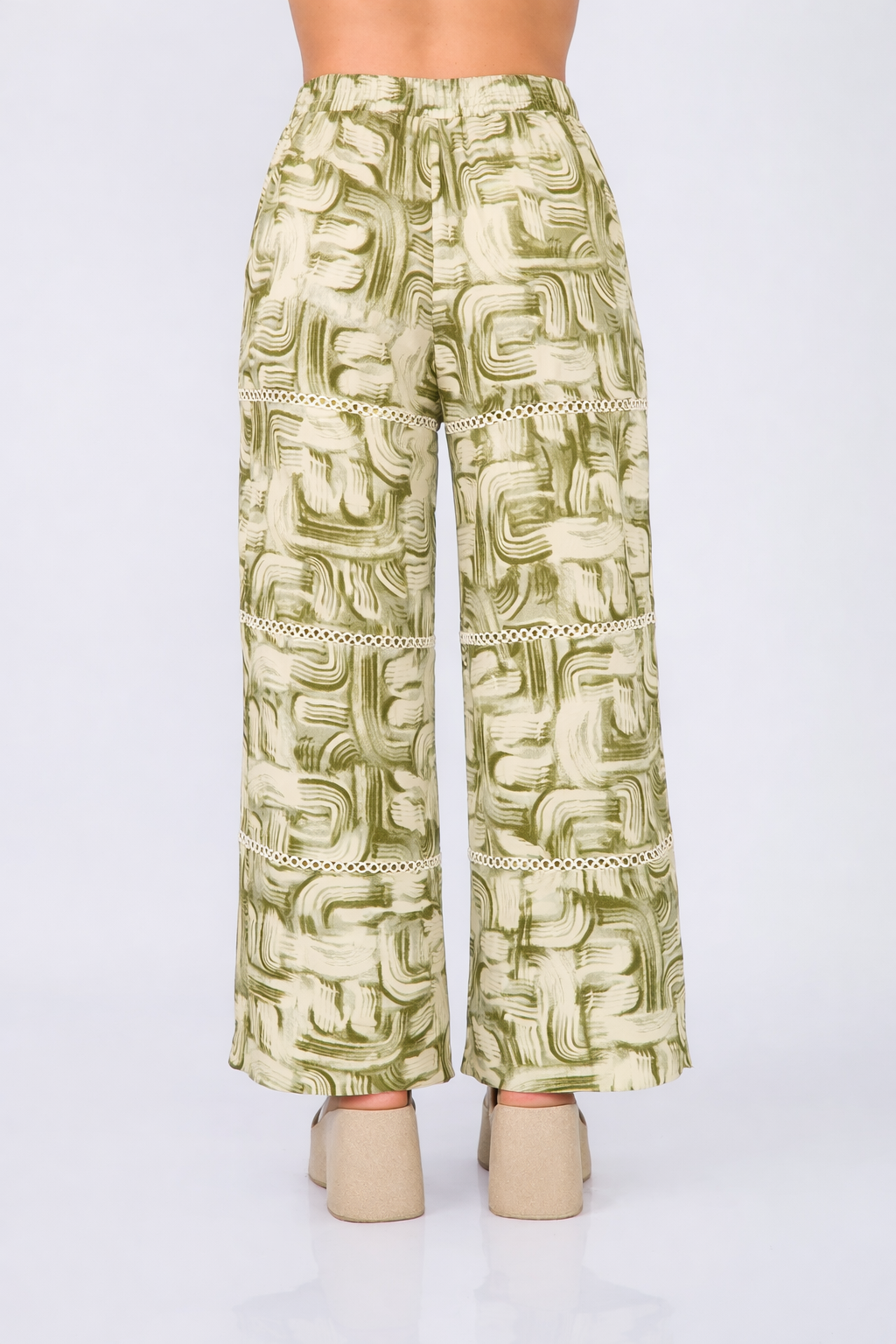 CAPA MANGA CORTA CON DETALLES BORDADOS PRINT VERDE - LINA