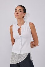 TOP BÁSICO CON BOTONES FRONTALES DE ALGODÓN PIMA PERLA - ISIDRA