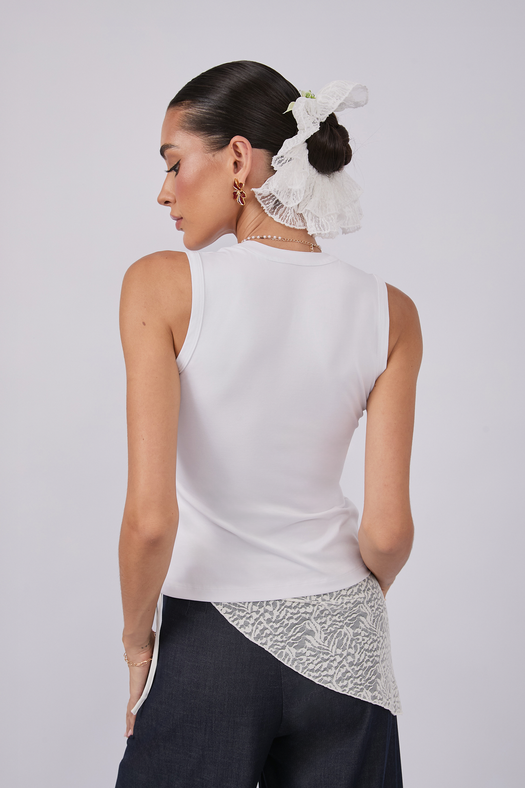 TOP BÁSICO CON BOTONES FRONTALES DE ALGODÓN PIMA PERLA - ISIDRA