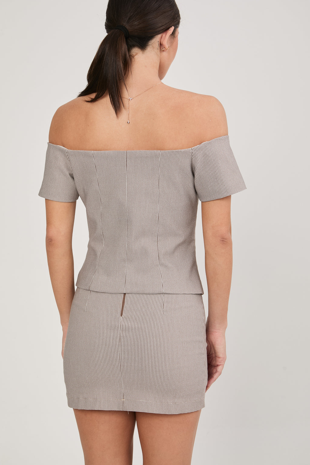 CHALECO OFF SHOULDER ENTALLADO PRINT PERLA Y BEIGE - NANCY