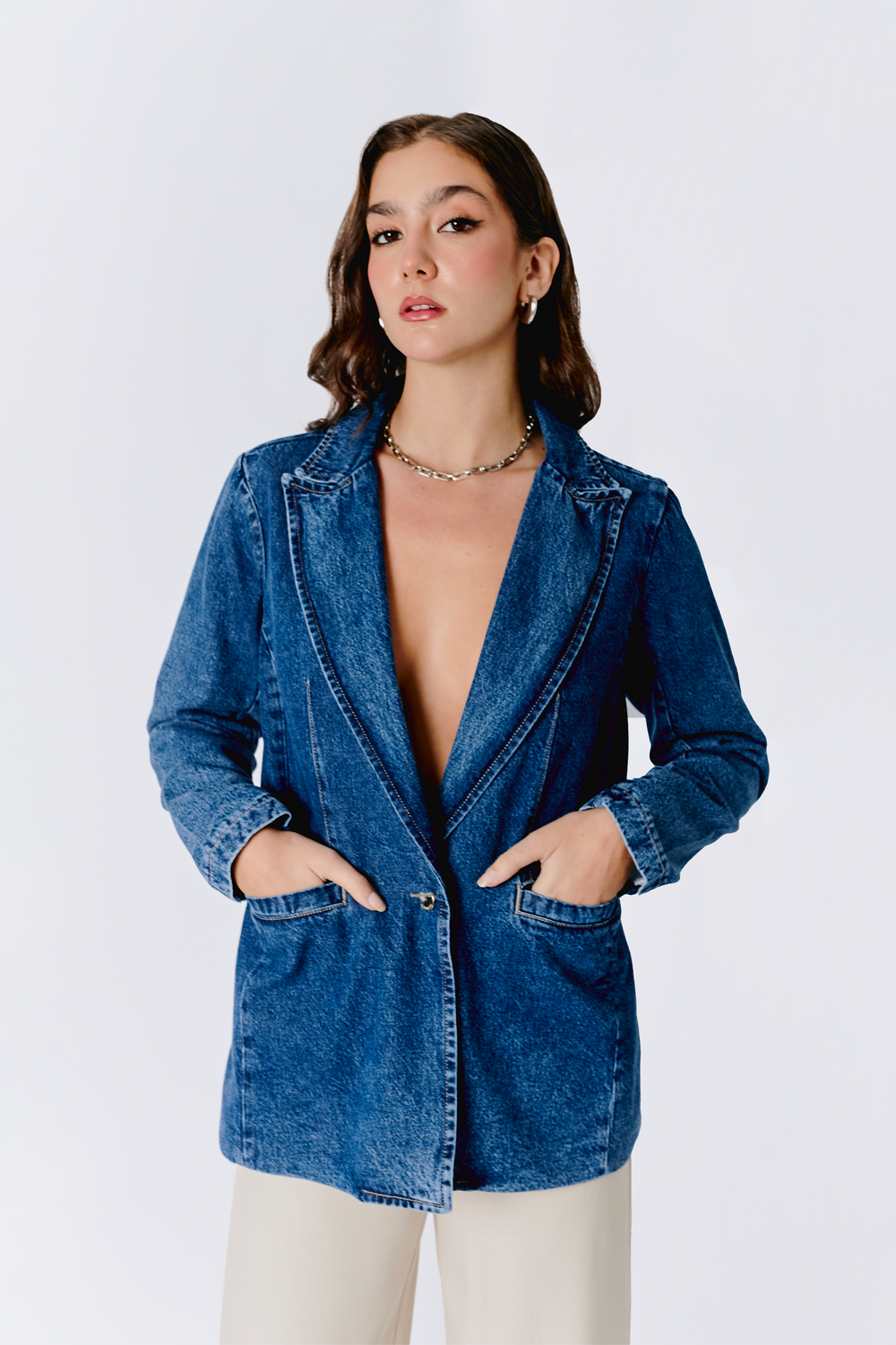 BLAZER DENIM CON BOLSILLOS FUNCIONALES AZUL CRISTAL