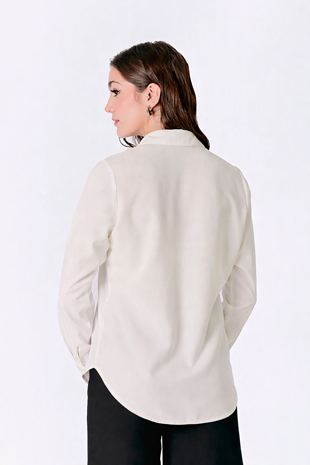 BLUSA MANGA LARGA CON BOTONES BEIGE - LORENA