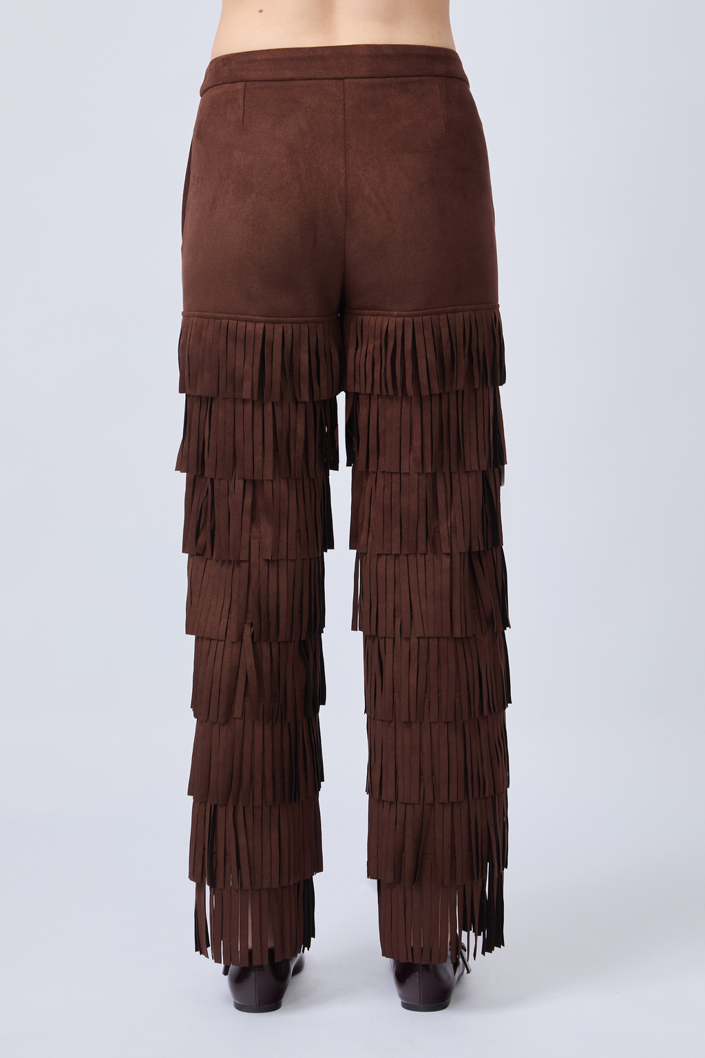 PANTALÓN DE TIRO ALTO DE SUEDE CON FLECOS MARRÓN  - QUENTI