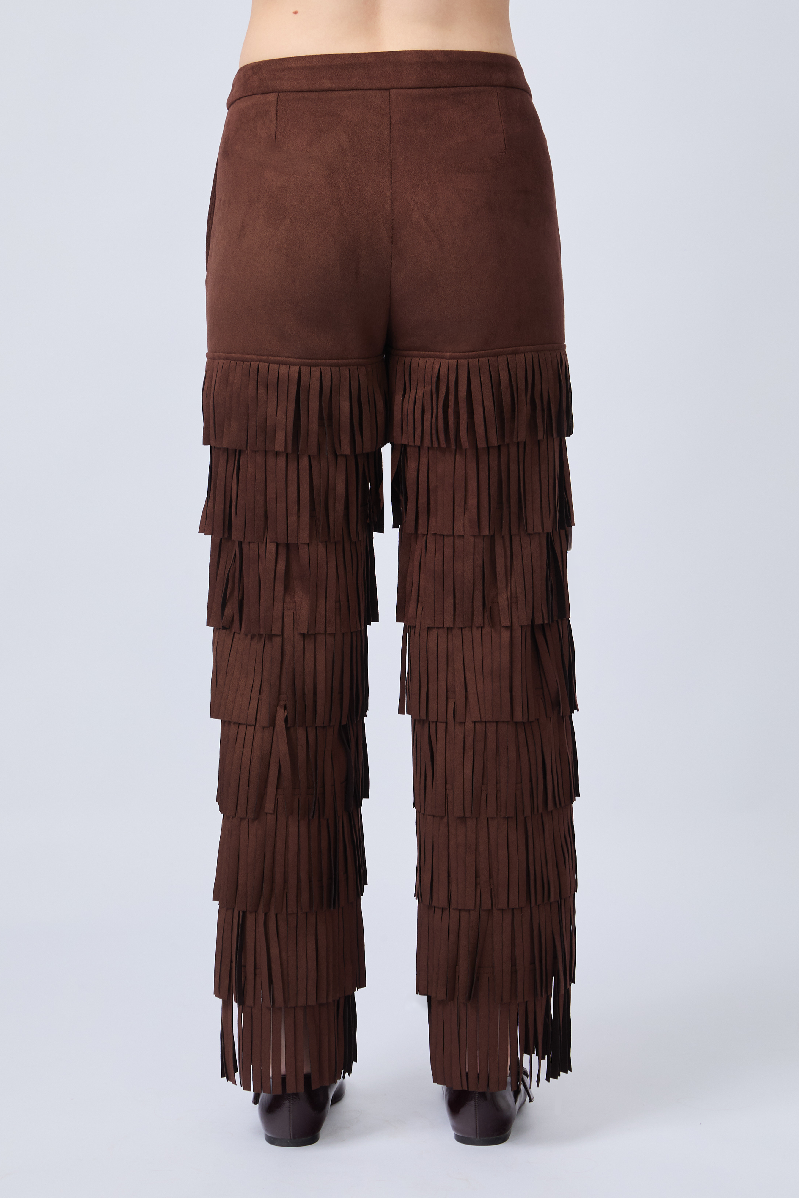 PANTALÓN DE TIRO ALTO DE SUEDE CON FLECOS MARRÓN  - QUENTI