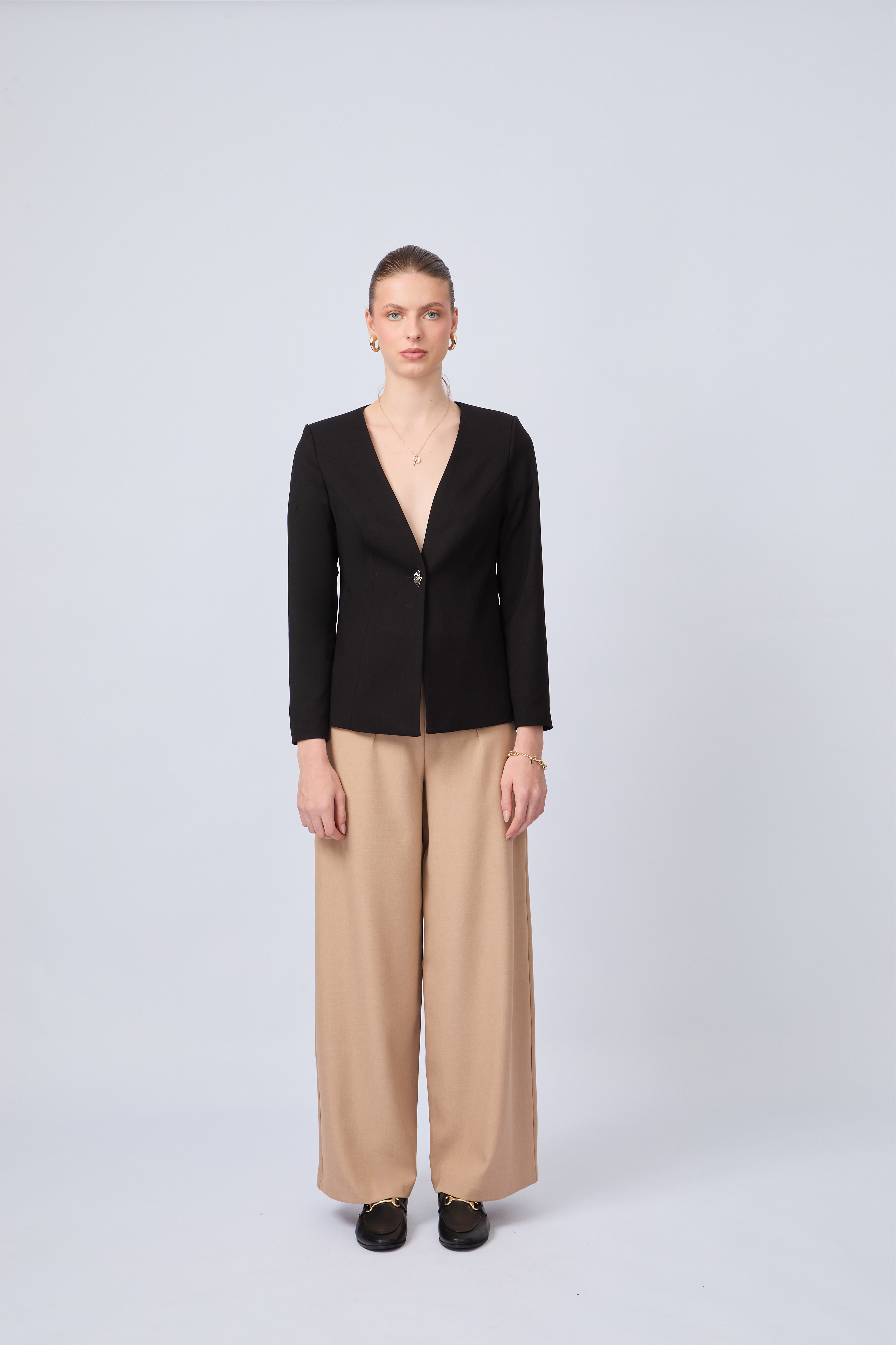 BLAZER CON ESCOTE V NEGRO - CAMELIA