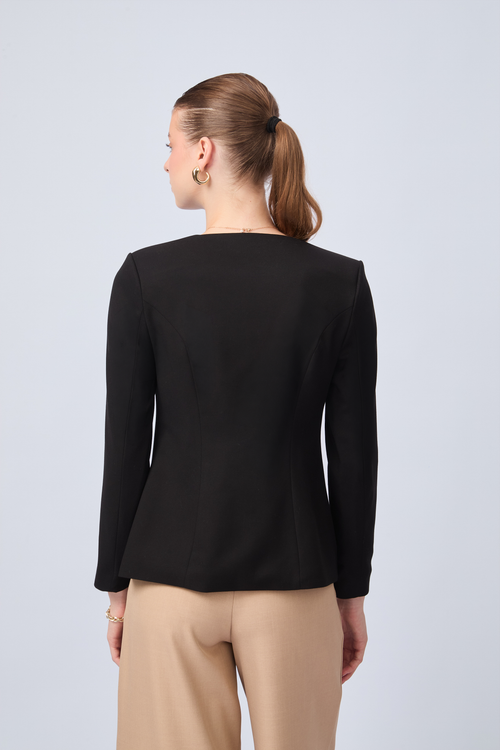 BLAZER CON ESCOTE V NEGRO - CAMELIA