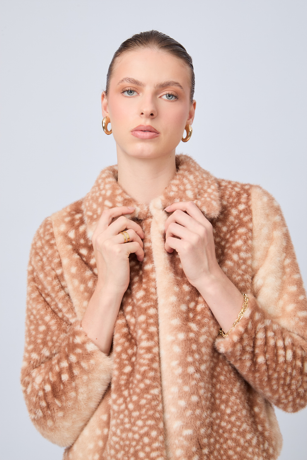 CASACA ESTAMPADA CON BROCHE OCULTO Y BOLSILLOS INTERNOS - BAMBI
