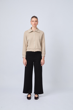 POLERA DE CUELLO ALTO CON DOBLE CIERRE BEIGE - ALMENDRA
