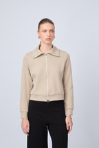 POLERA DE CUELLO ALTO CON DOBLE CIERRE BEIGE - ALMENDRA