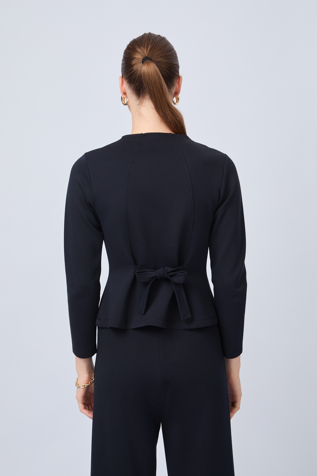 POLERA CORTE PRINCESA CON DETALLE DE TIRAS TRASERAS MARINO - ELOISE