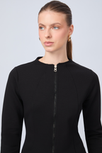 POLERA CORTE PRINCESA CON DETALLE DE TIRAS TRASERAS NEGRO - ELOISE