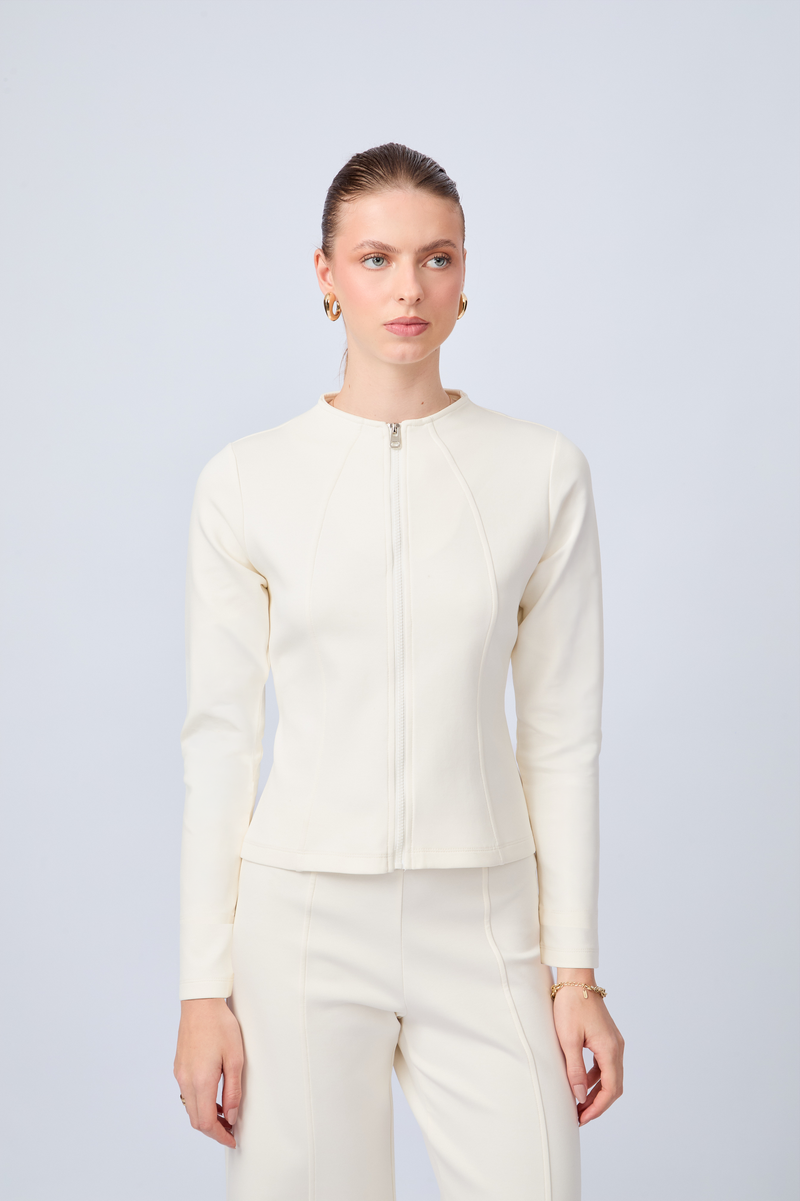 POLERA CORTE PRINCESA CON DETALLE DE TIRAS TRASERAS PERLA - ELOISE