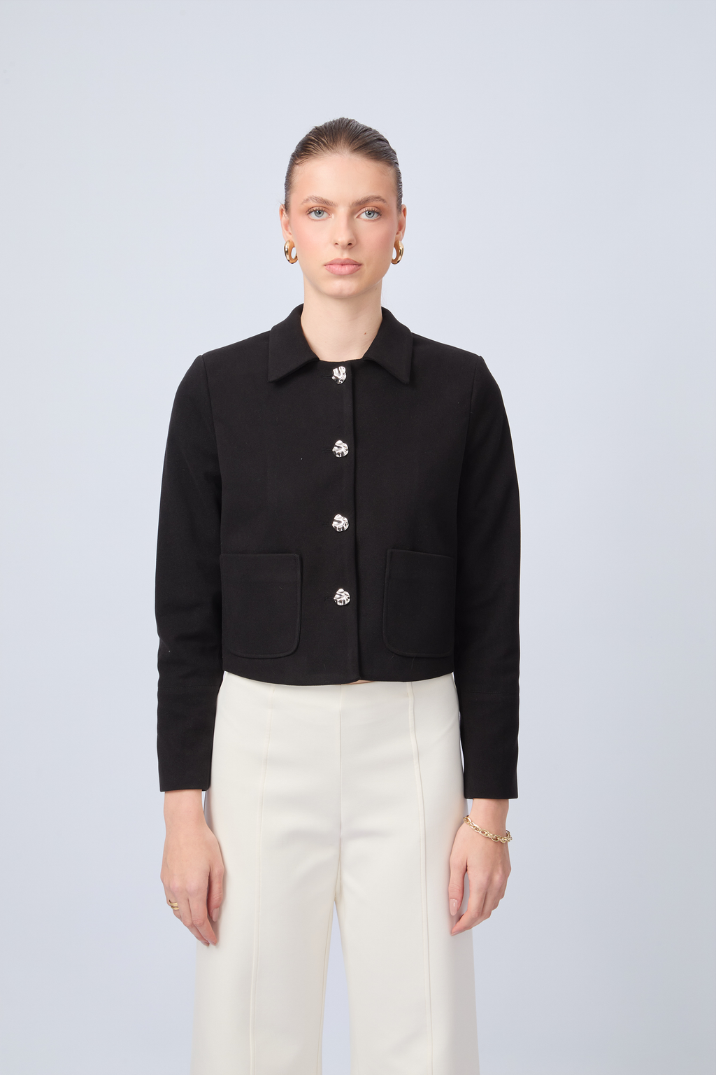 CASACA CORTA CON CUELLO CAMISERO NEGRO - AMALIA