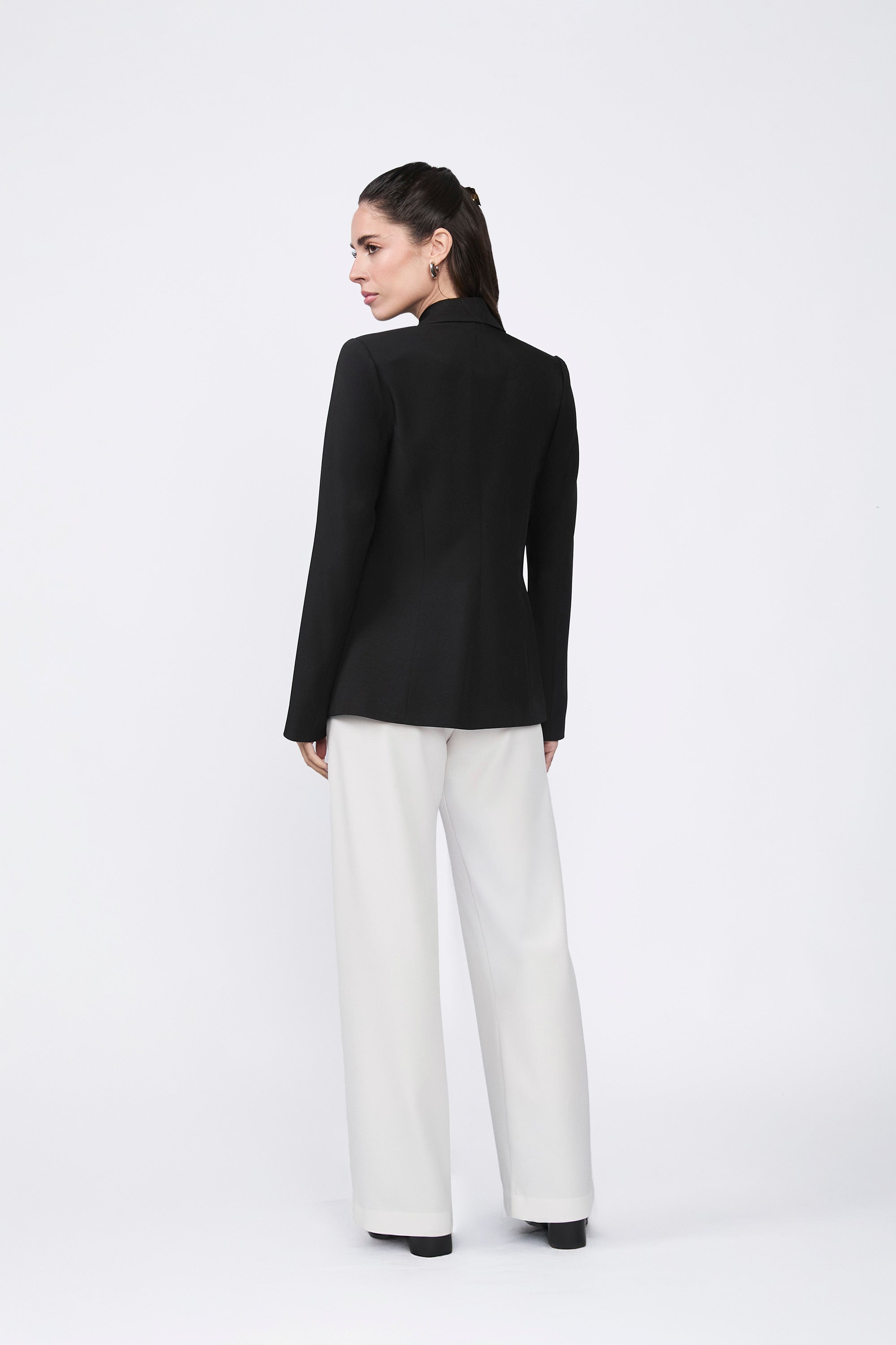 Daphne double-breasted blazer with lapel and pockets, black.