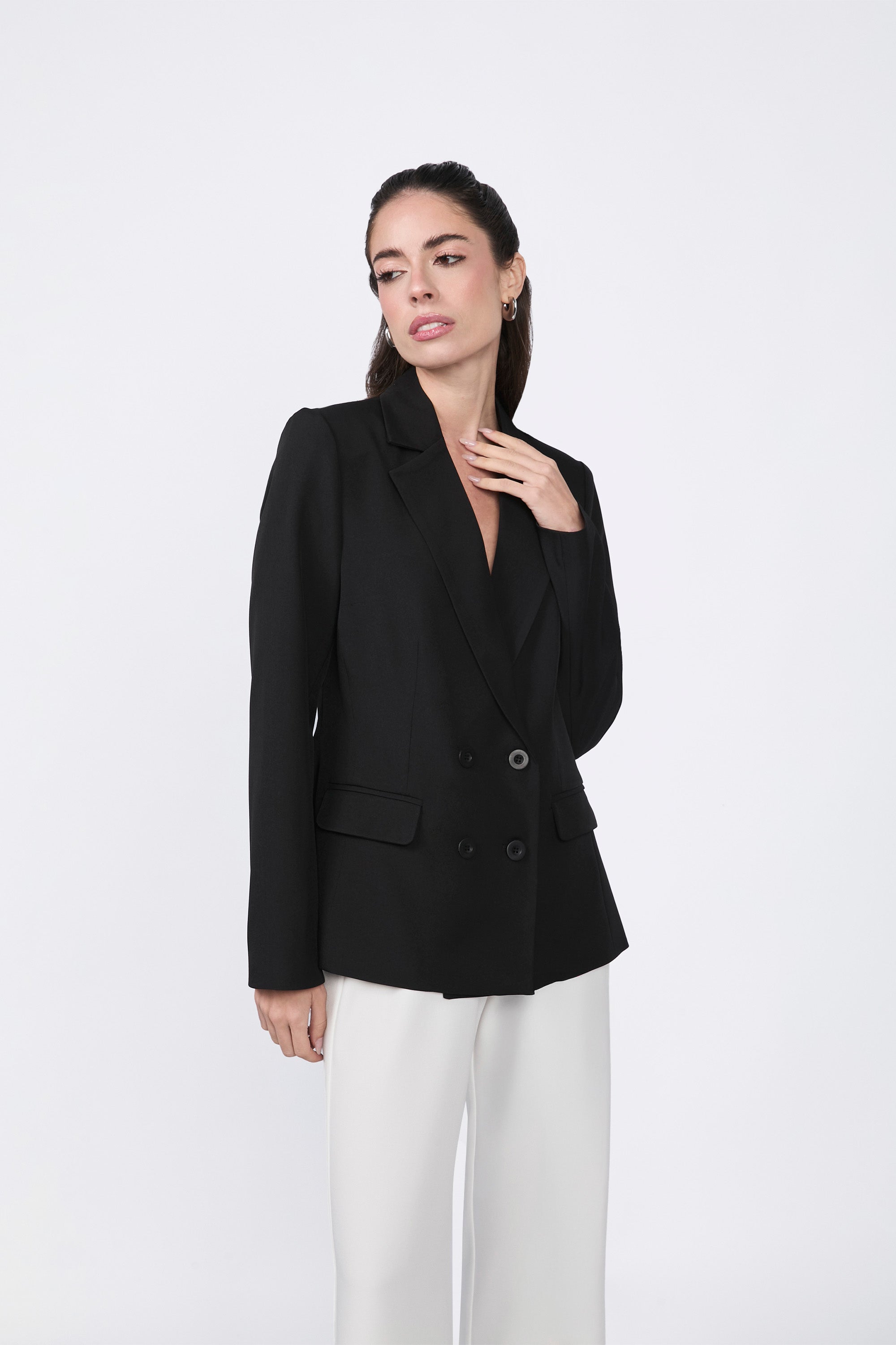 Daphne double-breasted blazer with lapel and pockets, black.